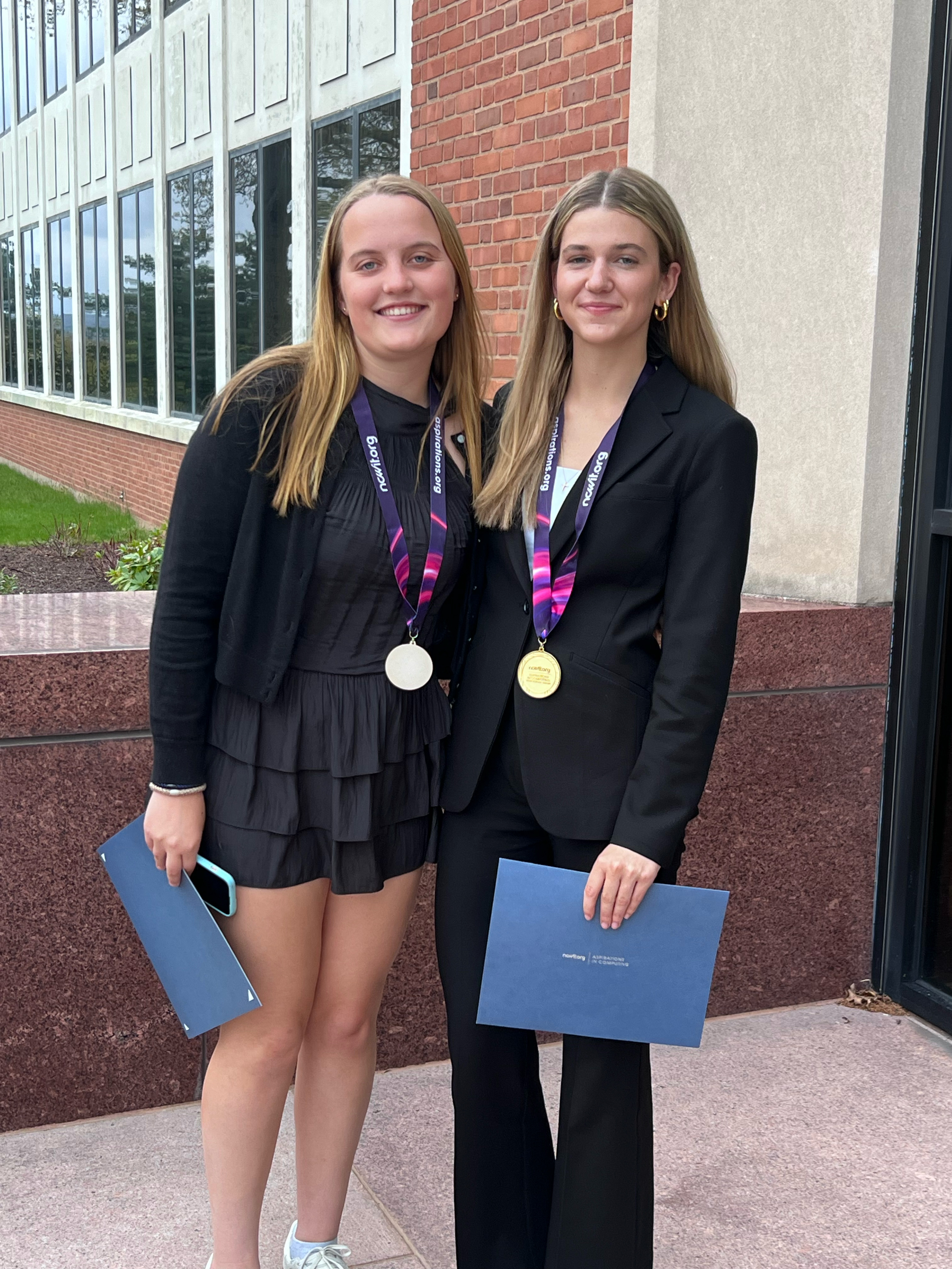 GCDS Juniors Mary Chickering and Kaki Weiksner Win CT Computing Awards